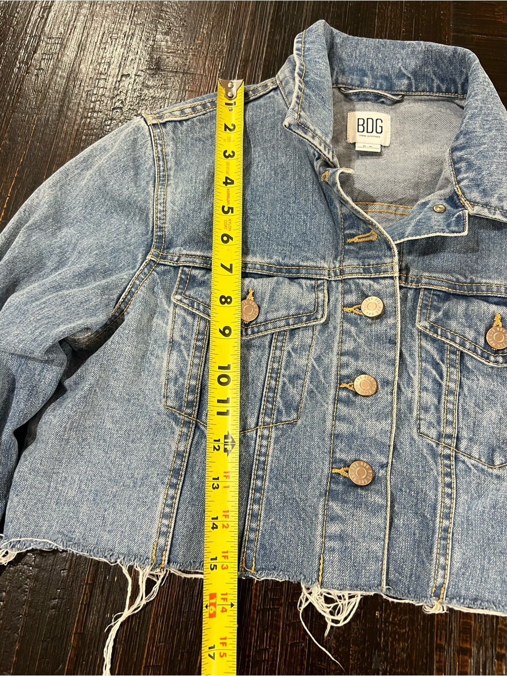 BDG Urban Outfitters Womens Small Cropped Denim Jacket Raw Hem Light Wash - Picture 14 of 16